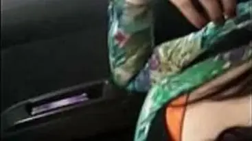 Gadis Cantik Pasrah Servis Kasur Mobil Macet poster