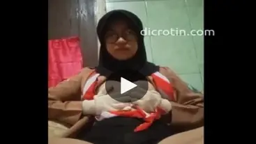 Yuva Cewek 18+ Hijab Colmek Masih Pake Pramuka Bagian 4 poster